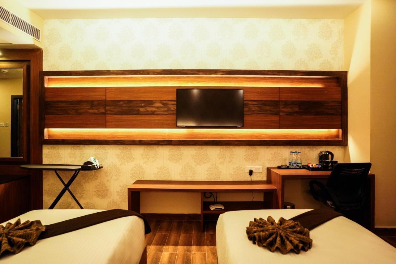 V Five Hotel Singapperumalkovil Екстериор снимка